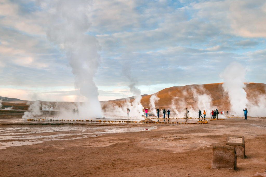 Turistas en los Geysers del Tatio
